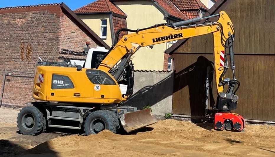 Bagger bei Entwässerungsarbeiten (Regen- und Schmutzwasser) für Bauprojekte im Landkreis Celle – SWM Erdbau