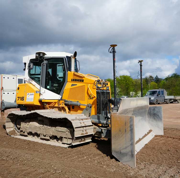 Bagger bei Entwässerungsarbeiten (Regen- und Schmutzwasser) für Bauprojekte im Landkreis Celle – SWM Erdbau