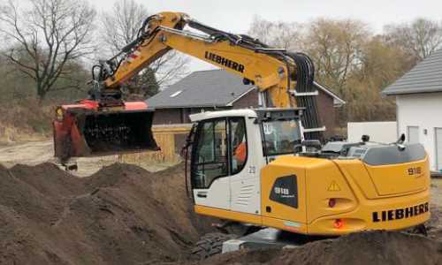 SWM Erdbau Bagger bei Reitplatzbau und speziellen Erdarbeiten im Landkreis Celle und Umgebung